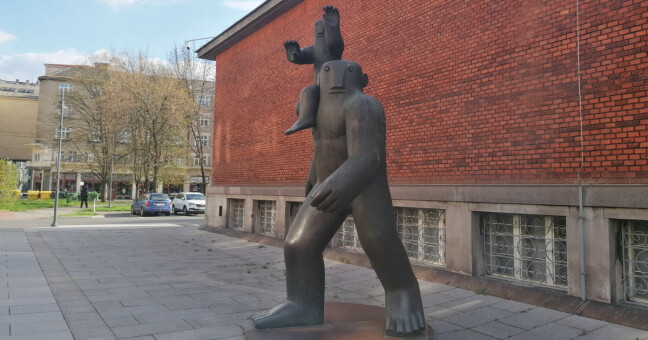 Svatý Kryštof je součástí výstavy Velký okamžik, která potrvá do 5. června. K vidění je před Galerií výtvarného umění v Ostravě. Zdroj: Olomoucký Report