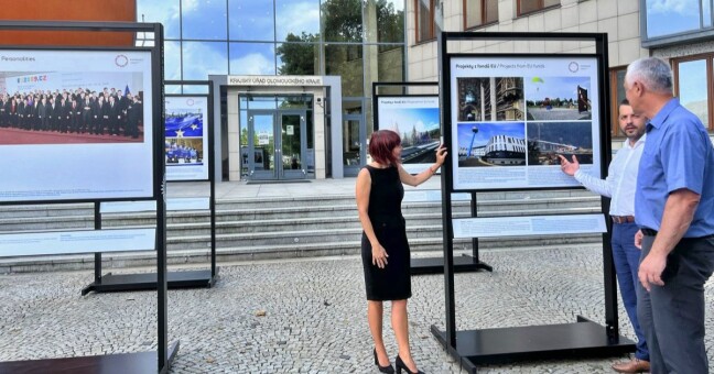 Zdroj: Olomoucký kraj; Výstava před budovou hejtmanství  