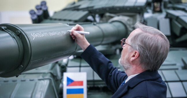 Petr Fiala na návštěvě šternberské Excalibur Army, zdroj: sociální síť premiéra Petra Fialy