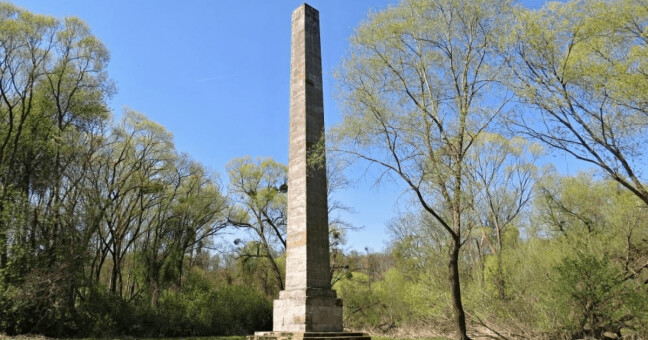 Obelisk Komín. zdroj: Mapy.cz