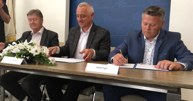 Podpis memoranda, foto: Olomouck Report