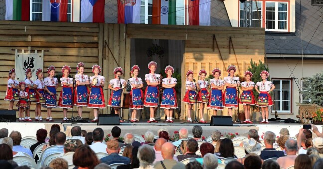 Zdroj: Mezinárodní folklorní festival Šumperk 