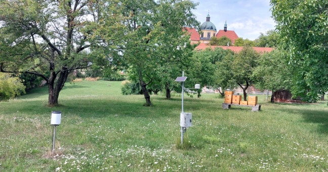 Jedna z meteorologických stanic na Svatém Kopečku, zdroj: UPOL