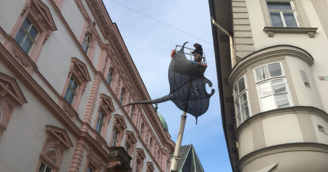 Instalace jedné z letošních soch, zdroj: Olomoucký Report