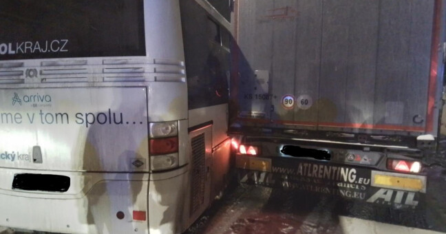 Nehoda ve Zlatých Horách, zdroj: HZS OK