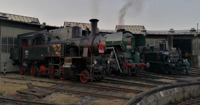 Parní lokomotivy před olomouckým ČD Muzeem, foto: ČD Muzeum Olomouc