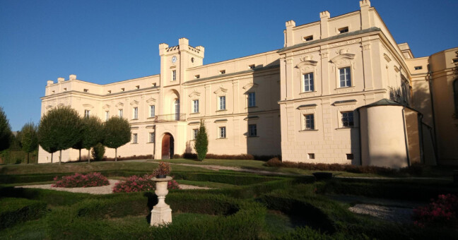 Zámek ve Slezských Rudolticích; zdroj: Mapy.cz