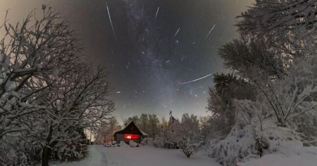Meteorický roj Geminid v roce 2018 nad Sečskou přehradou. Foto: Petr Horálek