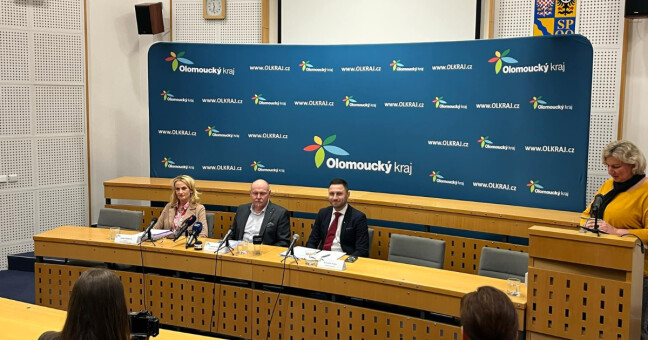 Ředitelka KHS Lenka Pešáková, poslanec a hejtman Ladislav Okleštěk (ANO), poslanec, náměstek a starosta Rapotína Bohuslav Hudec (ANO), foto: Olomoucký Report