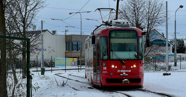 Petice za hodolanskou tramvaj má tisíce podpisů. Archy nesou na město