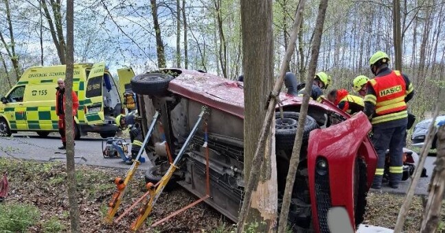 Bourali na cestě u Červenky. Vážně zraněného řidiče už nezachránili