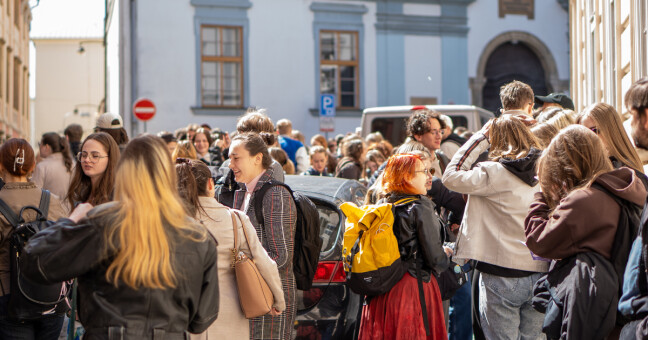 FOTO: Naše podpora nekončí, média nedáme! Proti zrušení poplatků vystoupili i v Olomouci