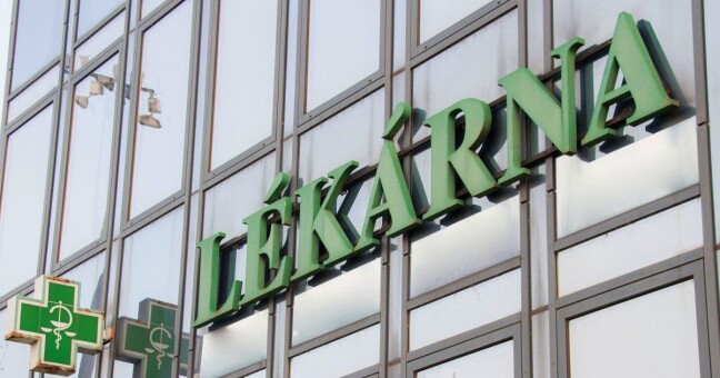 Lékárny budou v pátek otevřené. Na Den vítězství nakoupíte v celém kraji