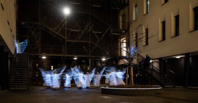 Doslova andělské představení ve FNOL | zdroj facebook Fakultní nemocnice v Olomouci