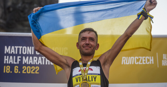 Závod ovládl Vitaliy Shafar s časem 1:05:31. Zdroj: RunCzech