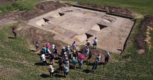 Plocha výzkumu v Němčicích. Zdroj: Ústav arheologické památkové péče Brno