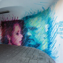 Po zásahu Davida Strauzze, zdroj: Lomená galerie