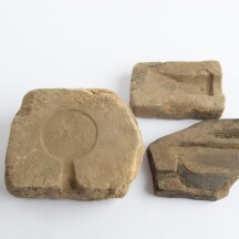 Kamenné licí formy. (Kultura lidu popelnicových polí). Foto: ACO – Andrea Šindlerová