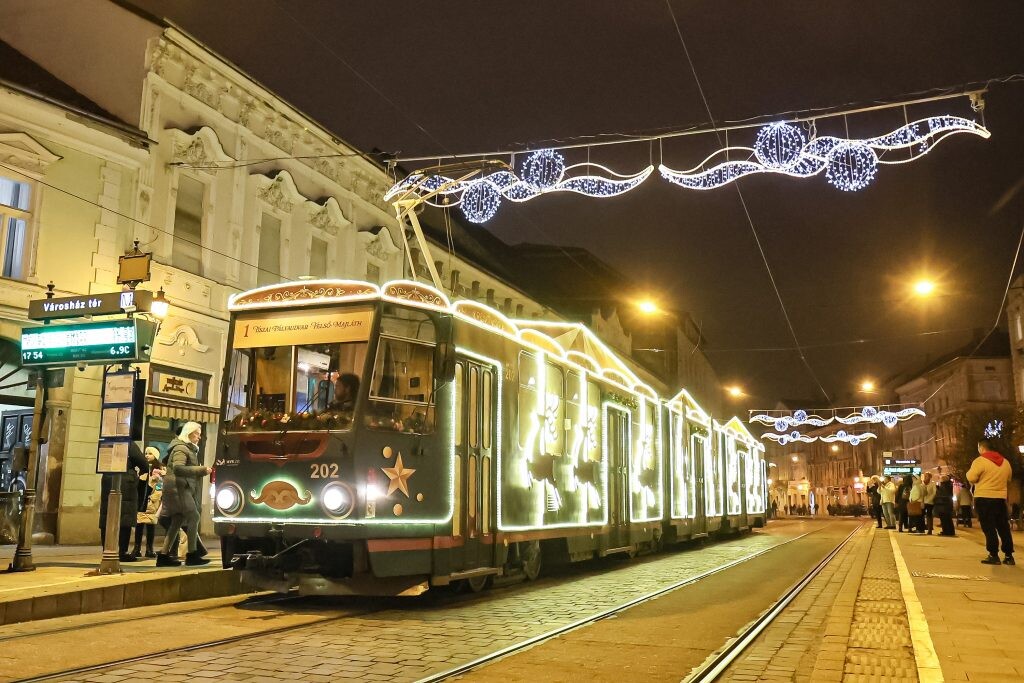 Vánoční tramvaj v Miskolci, zdroj: MHD86