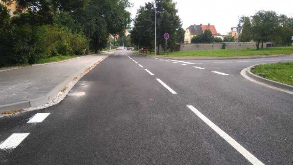 Opravená silnice v Neředíské ulici