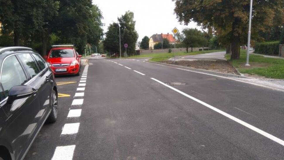 Opravená silnice v Neředíské ulici