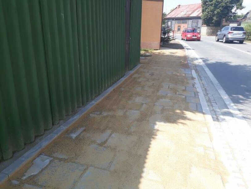 Oprava silnice Náves Svobody, Holice