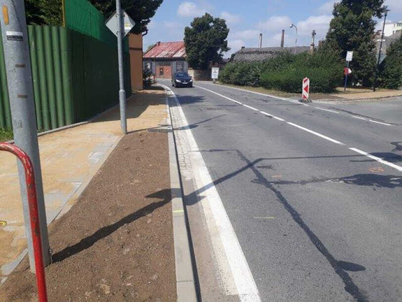 Oprava silnice Náves Svobody, Holice