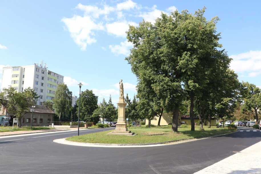 Oprava komunikace Náves Svobody, Holice