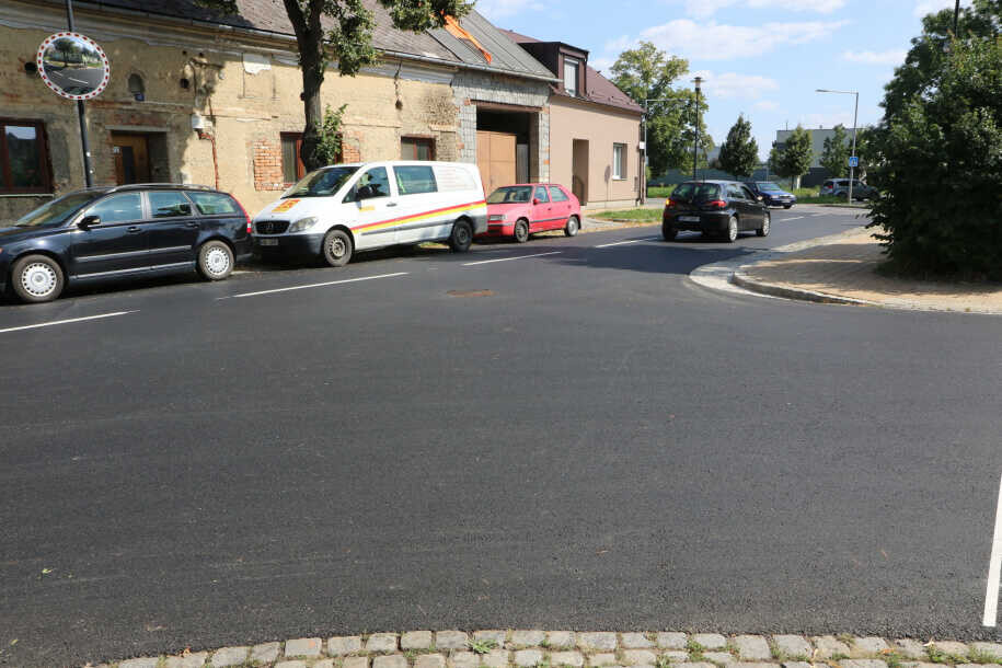 Oprava komunikace Náves Svobody, Holice