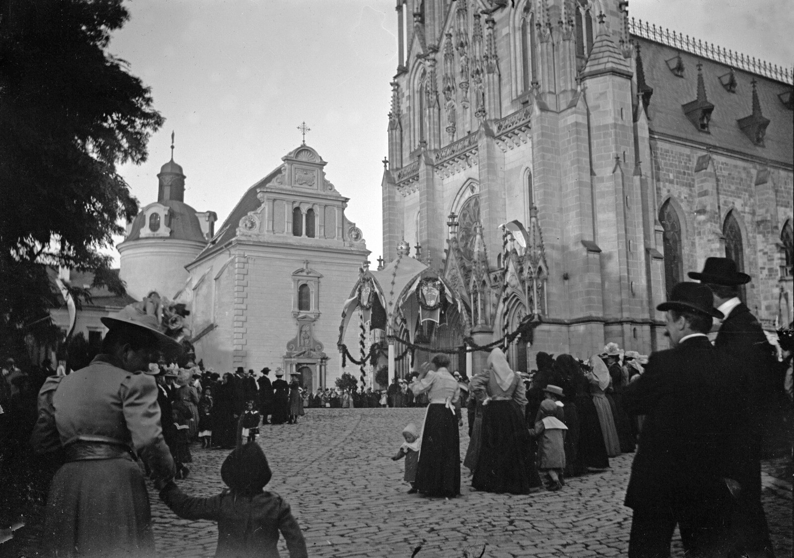 Václavské náměstí během slavnosti papežského jubilea, rok 1909
