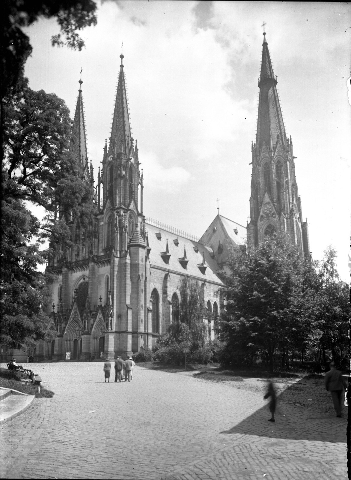 Václavské náměstí, Metropolitní kostel sv. Václava, průčelí, rok 1930-1940