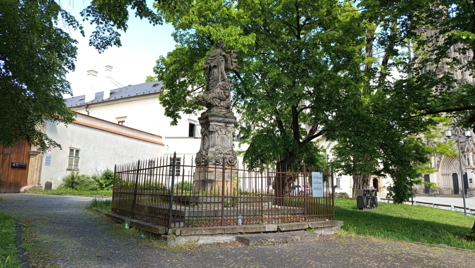 Socha sv. Jana Nepomuckého