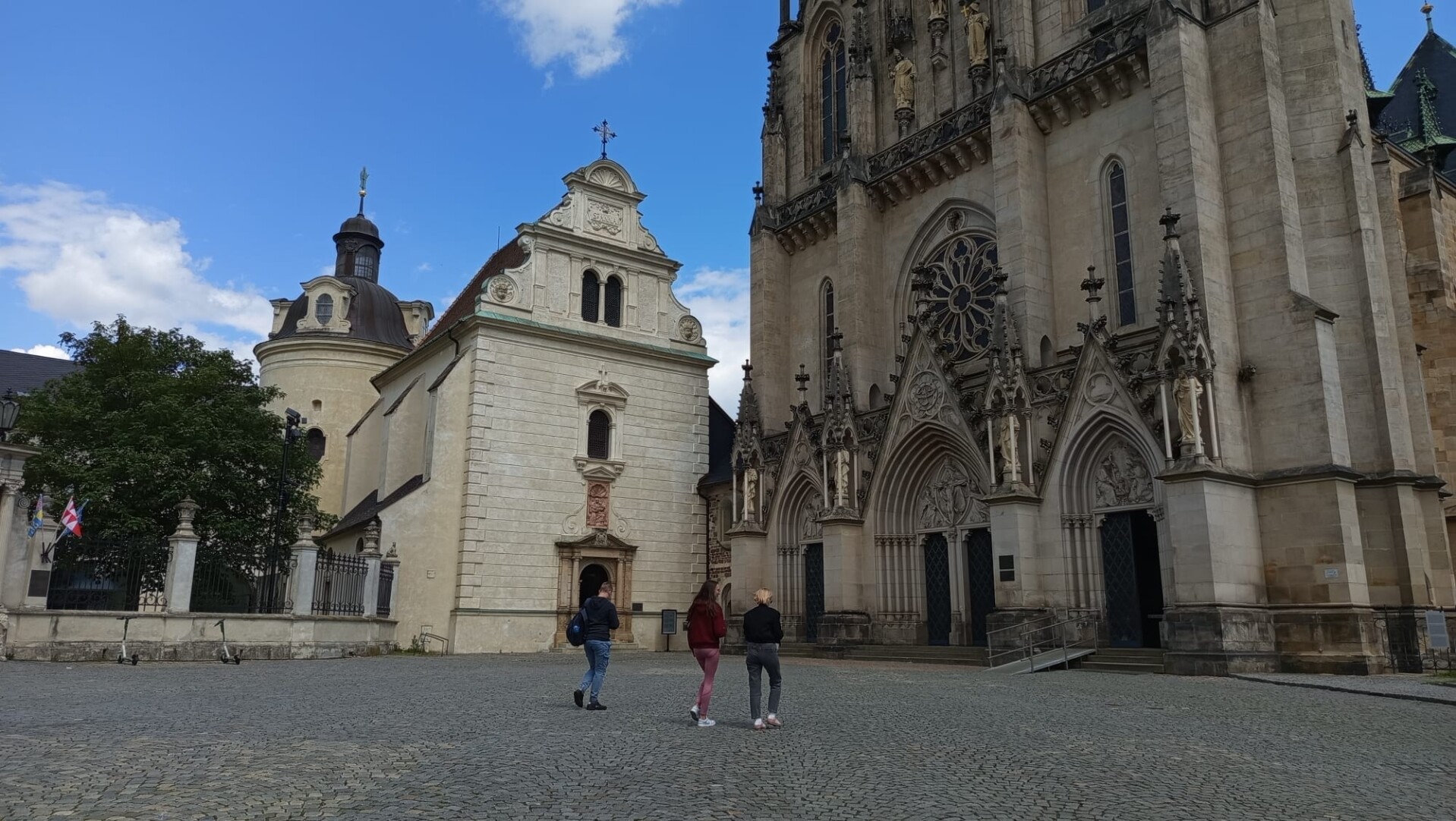 Vchod do katedrály sv. Václava na Václavském náměstí