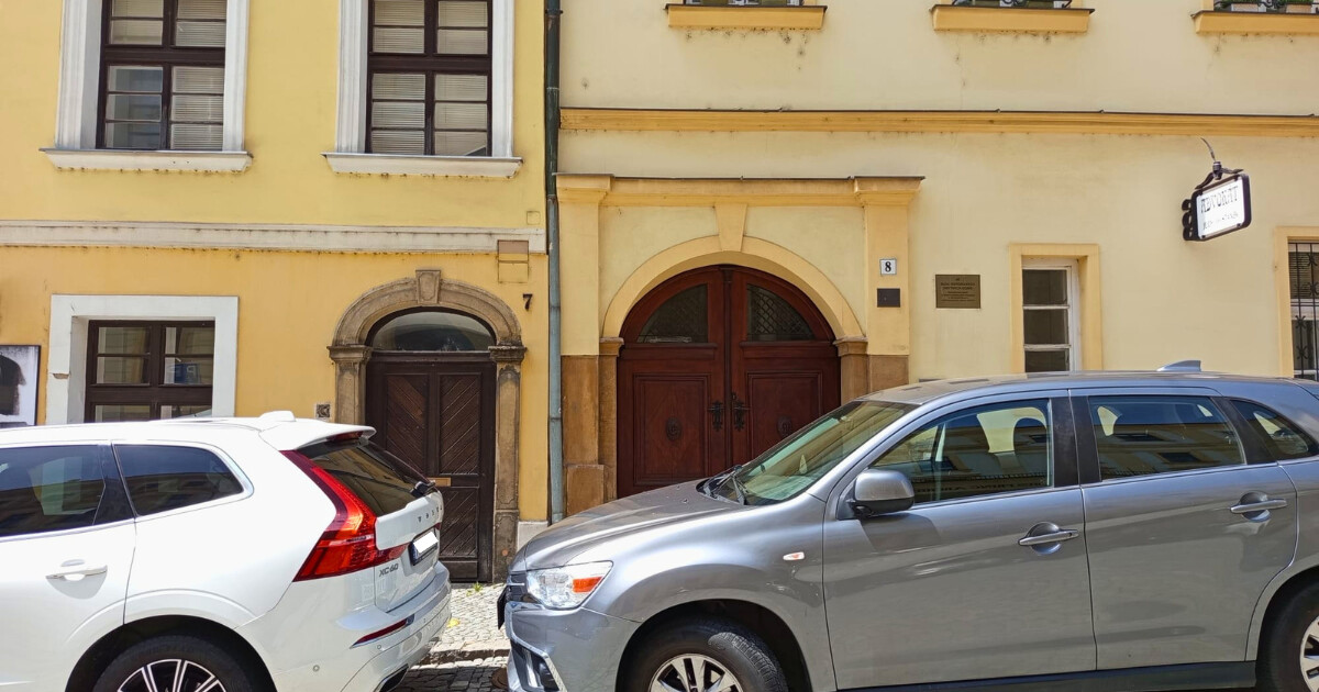 Žerotínovo náměstí, domy s číslem popisným 7 a 8 a jejich portály