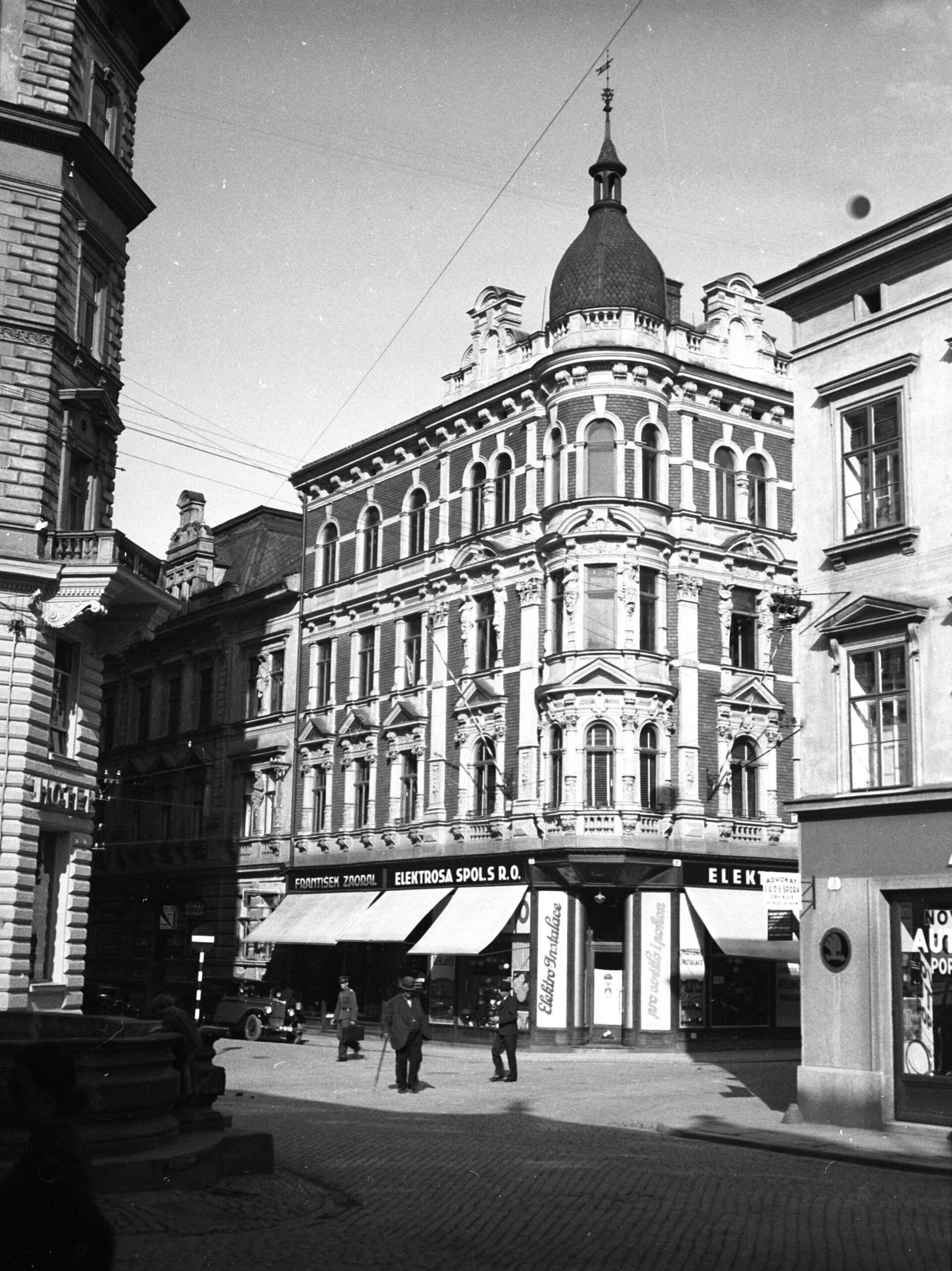 Dům ing. Hublíka na rohu ulice 8. května a Slovenské ulice, rok 1935