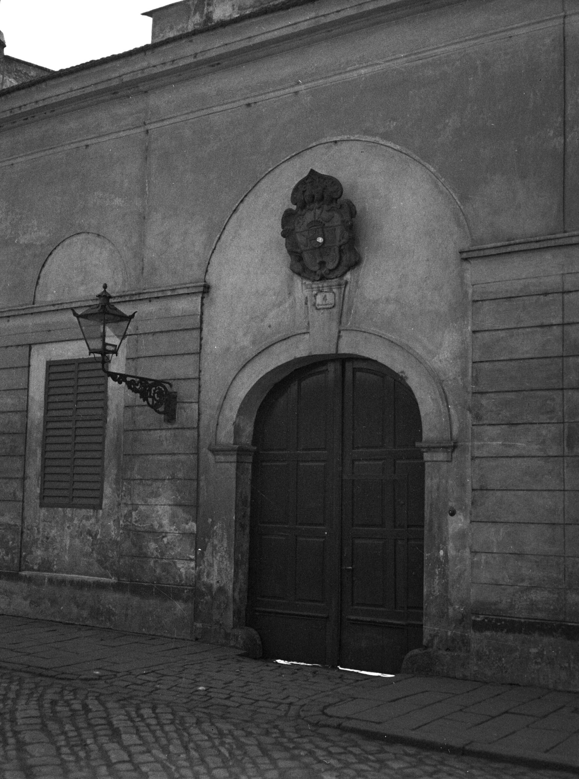 Křížkovského č. 4, portál ohrady kanovnické rezidence, rok 1935