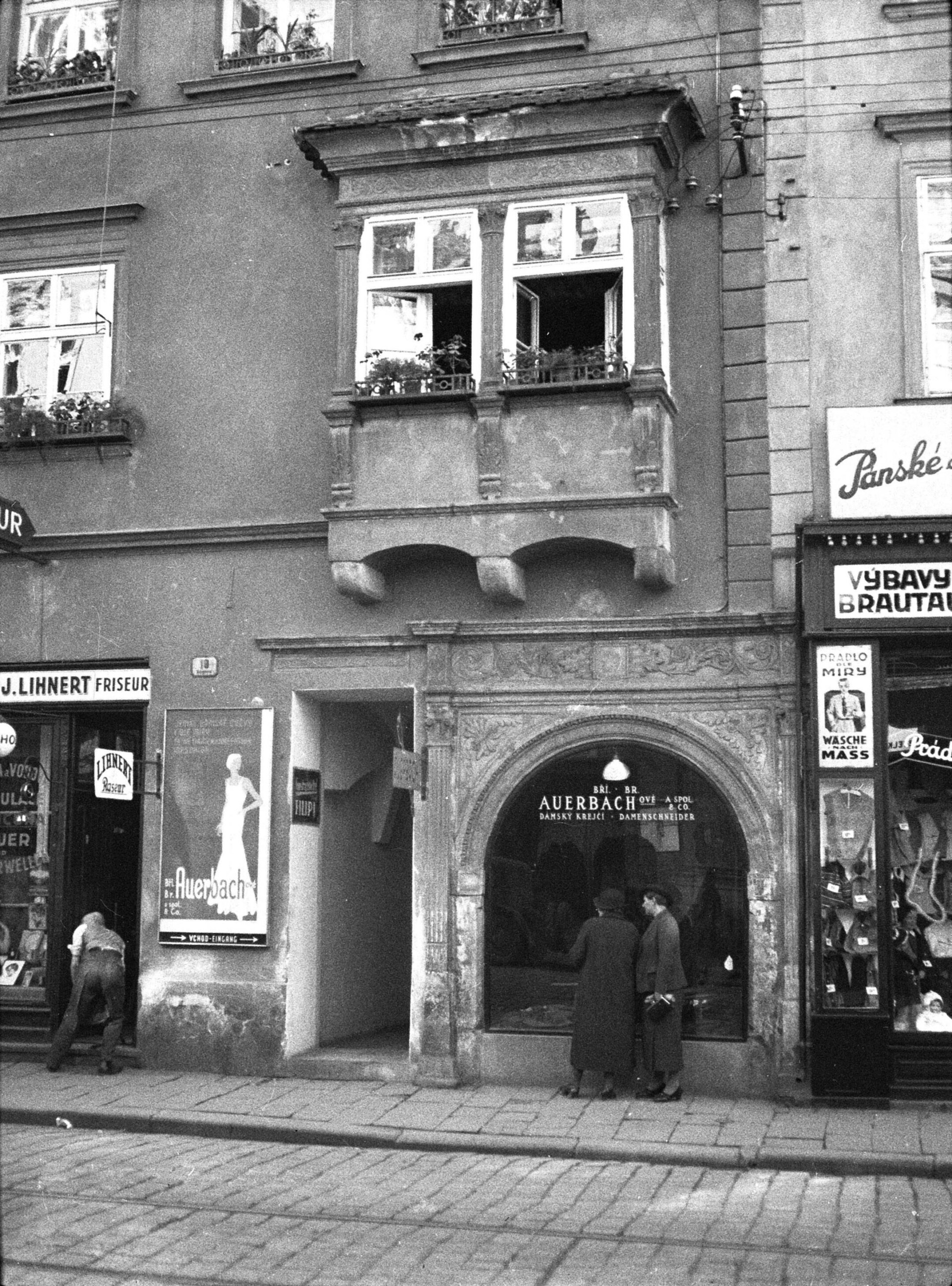 Riegrova ulice č. 19, portál domu, rok 1935