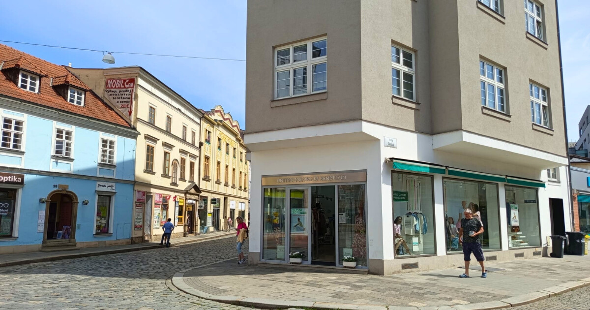 Pohled na Riegrovu ulici od náměstí Národních hrdinů
