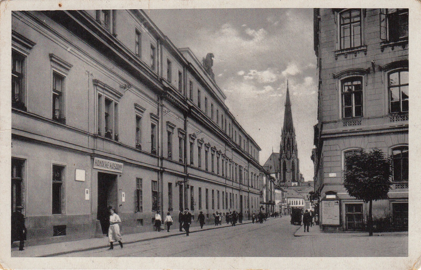 Hanácká kasárna, historická budova