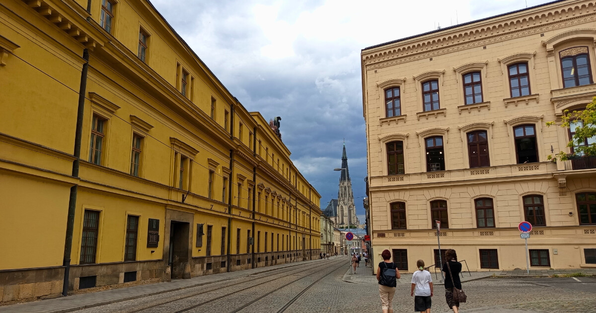 Hanácká kasárna, historická budova