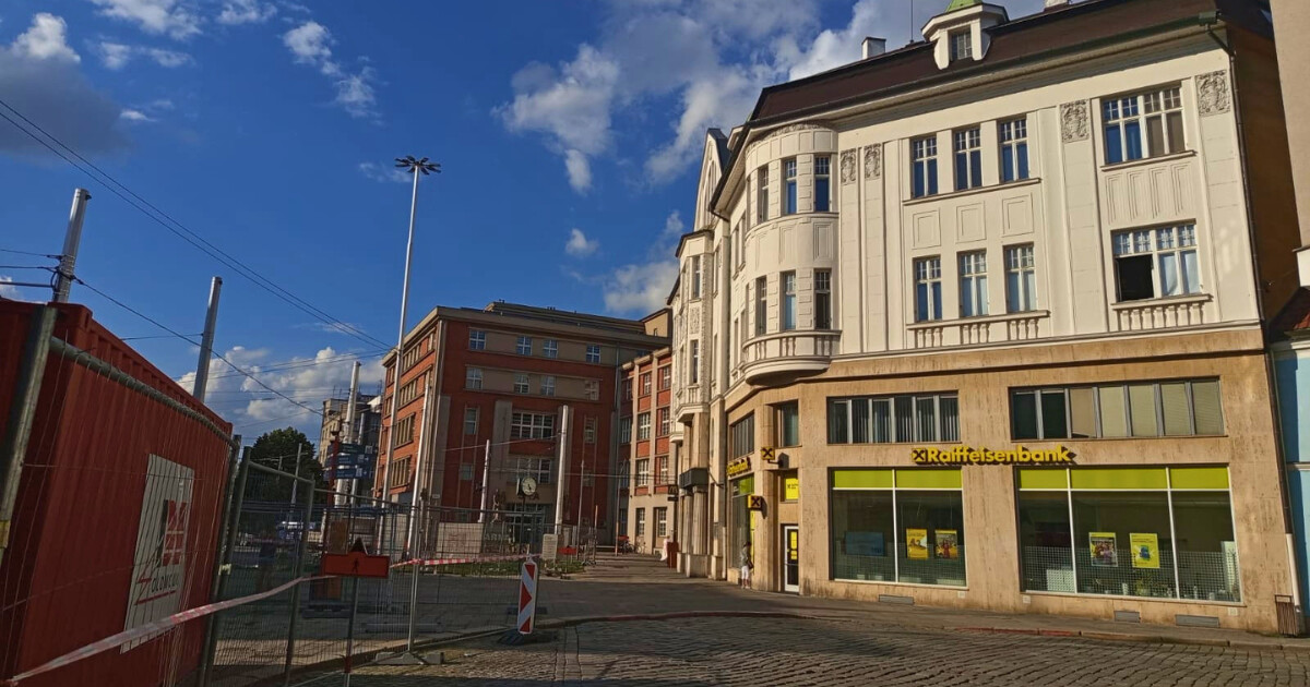 Banka a zdravotnické zařízení SPEA