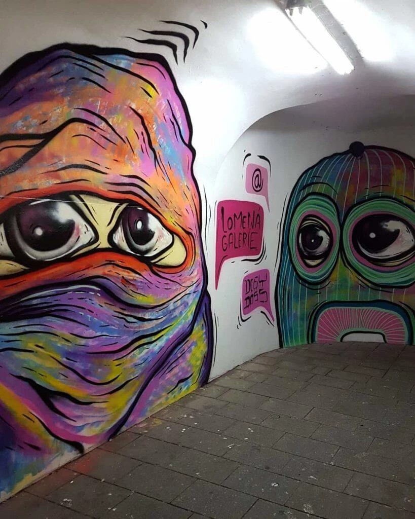 Lomená galerie po zásahu Dosy Dosse, zdroj: Lomená galerie