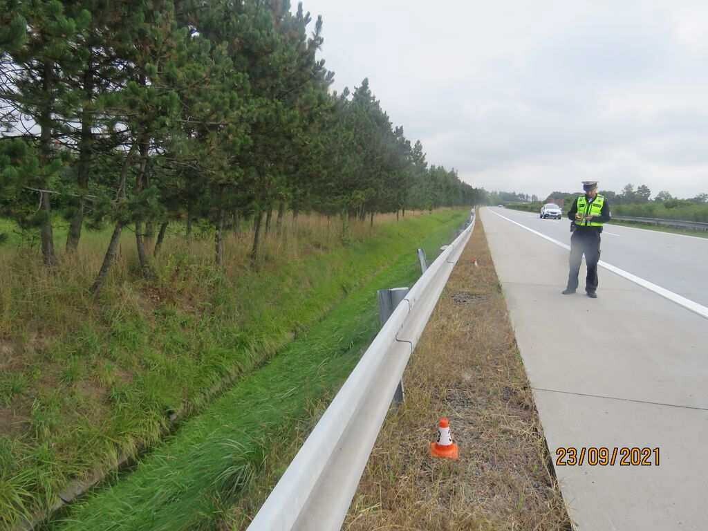 Poškozená svodidla D35, Foto: PČR