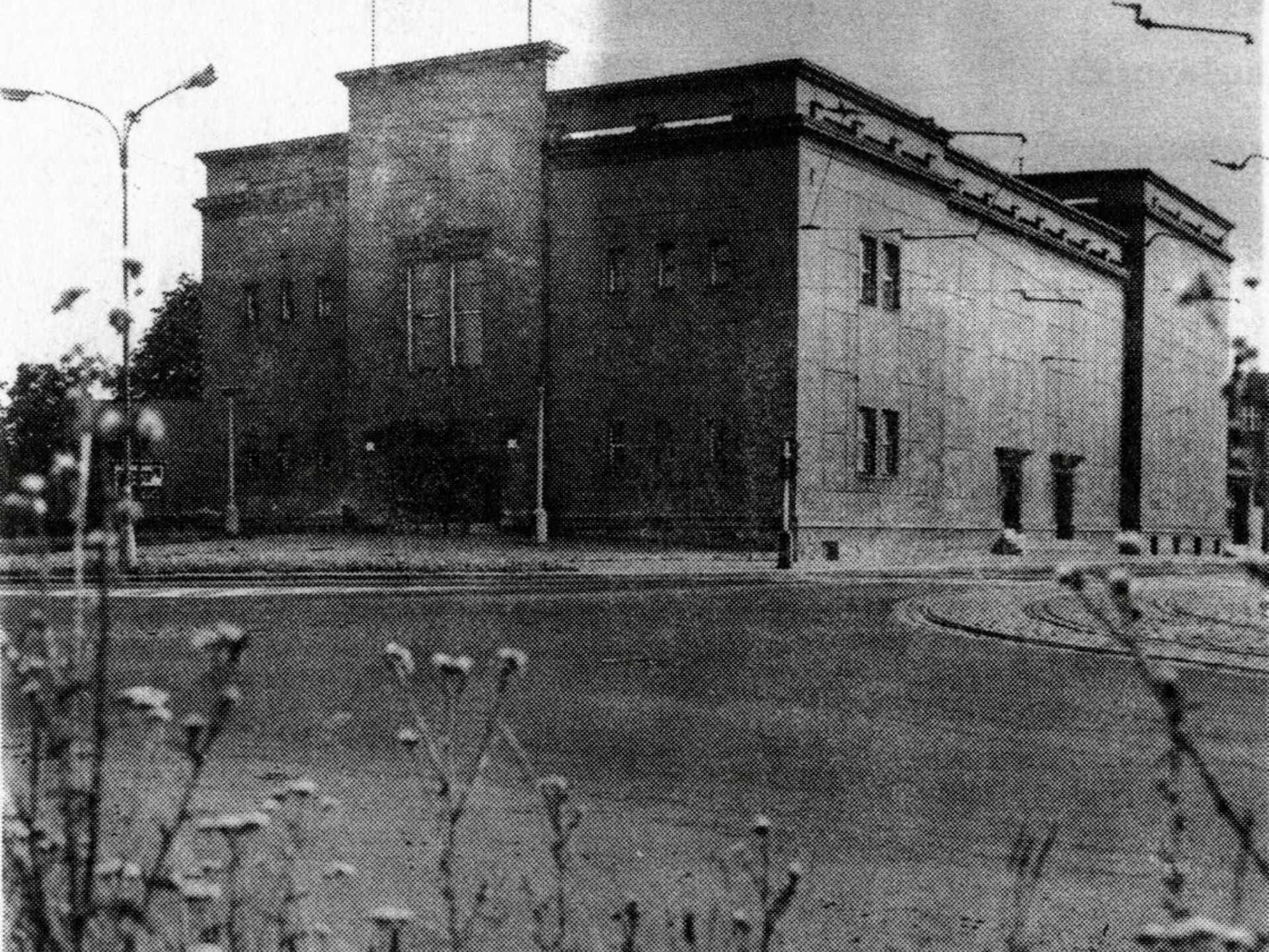 Budova divadla na konci 40. let | Zdroj: theatre-architecture.eu