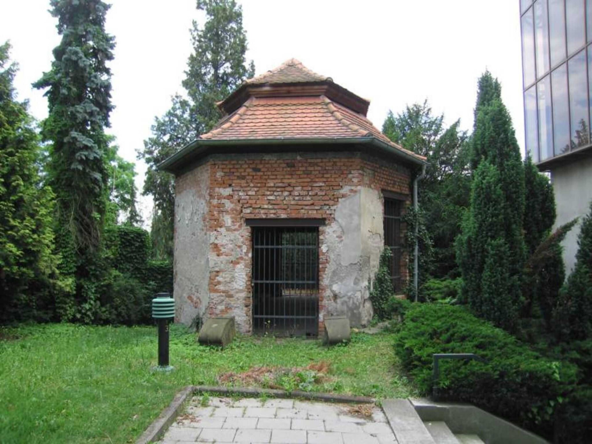 Nová ulice, hřbitov