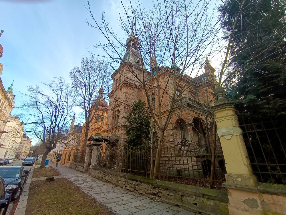 Pohled na vilu z Vídeňské ulice