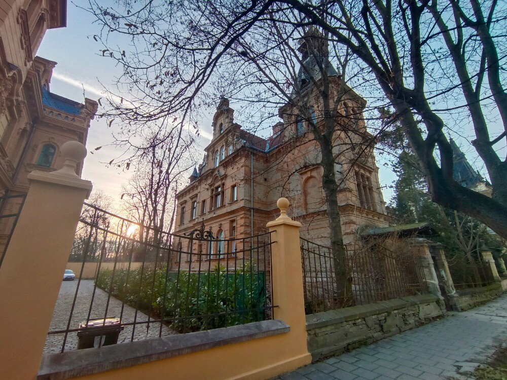 Pohled na vilu z Vídeňské ulice