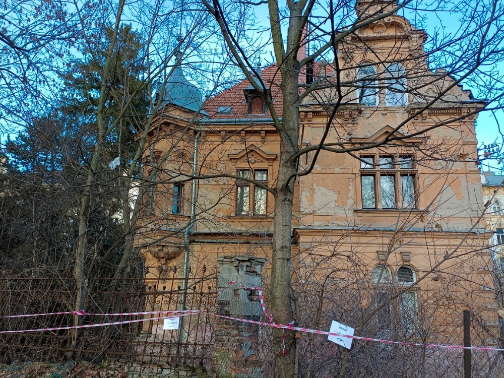 Zadní strana domu, pohled ze Smetanových sadů