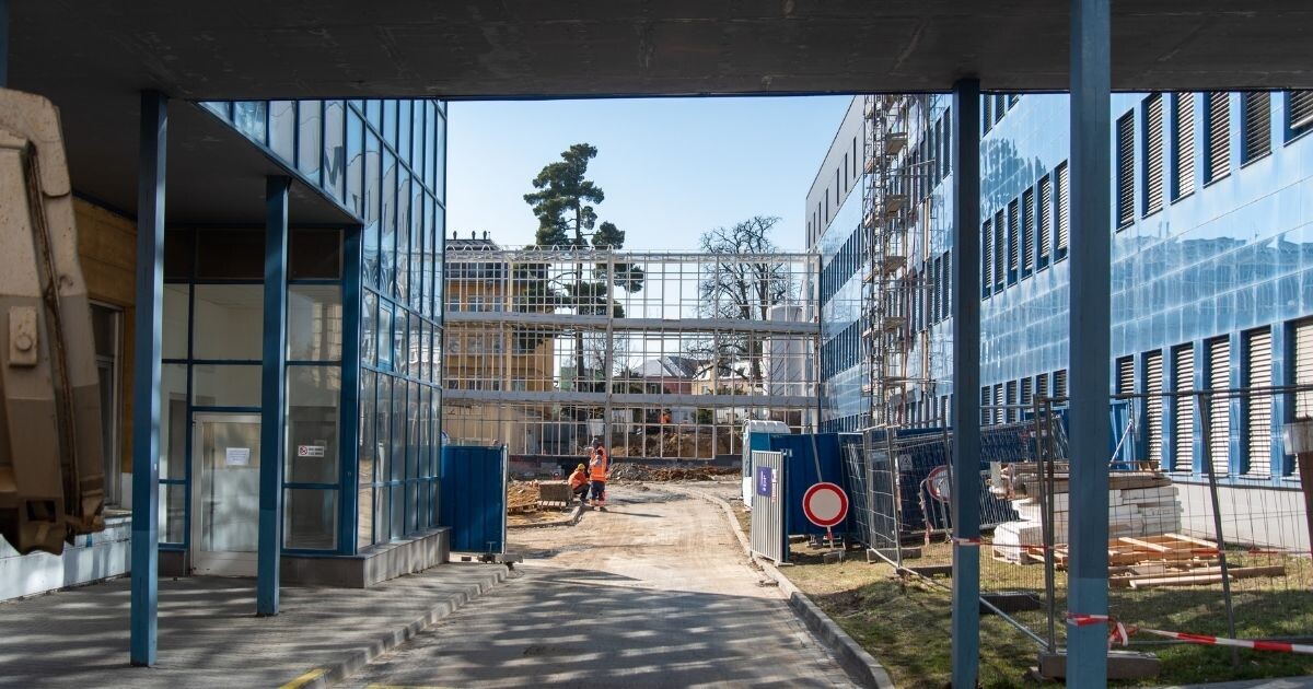Výstavba nového kolektoru budovy A; Zdroj: FNOL