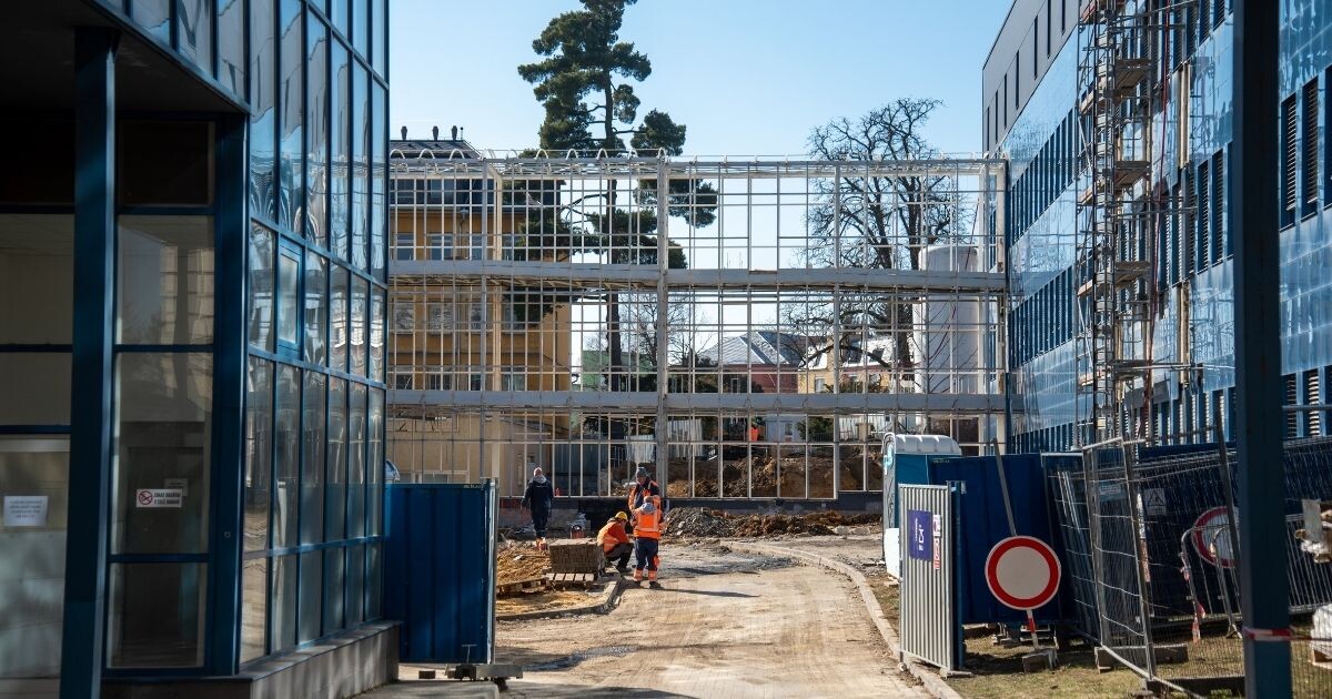 Výstavba nového kolektoru budovy A; Zdroj: FNOL